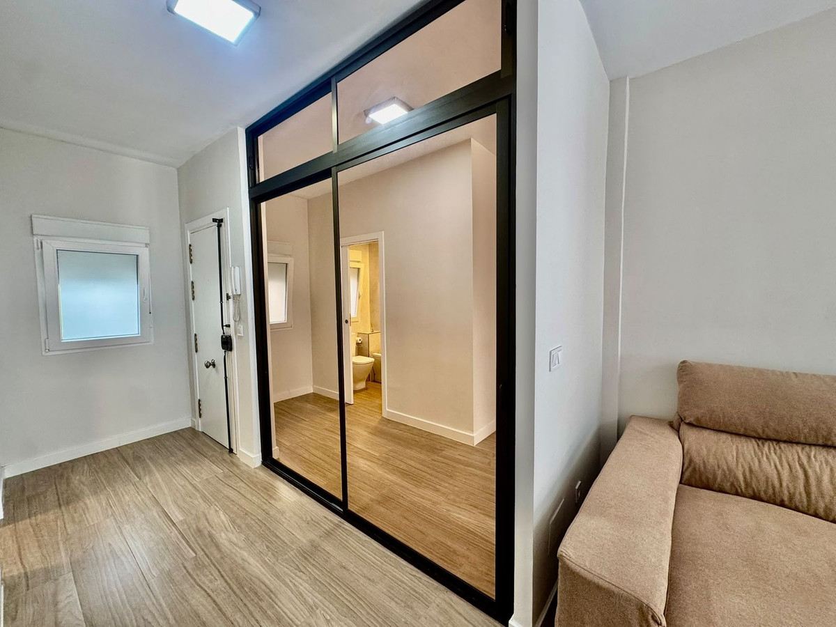 Gerenoveerd 3-slaapkamer appartement met terras in Fuengirola centrum in Fuengirola - foto 14