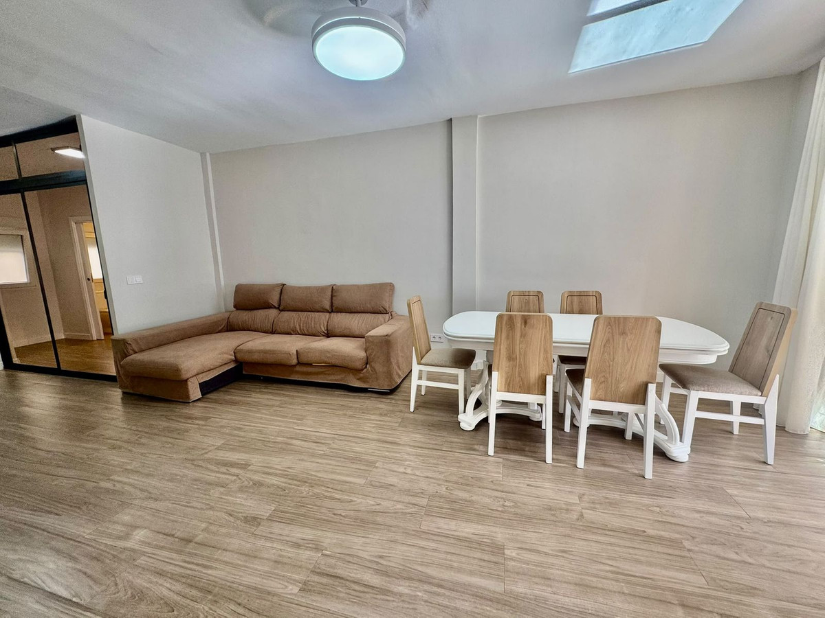 Gerenoveerd 3-slaapkamer appartement met terras in Fuengirola centrum in Fuengirola - foto 18