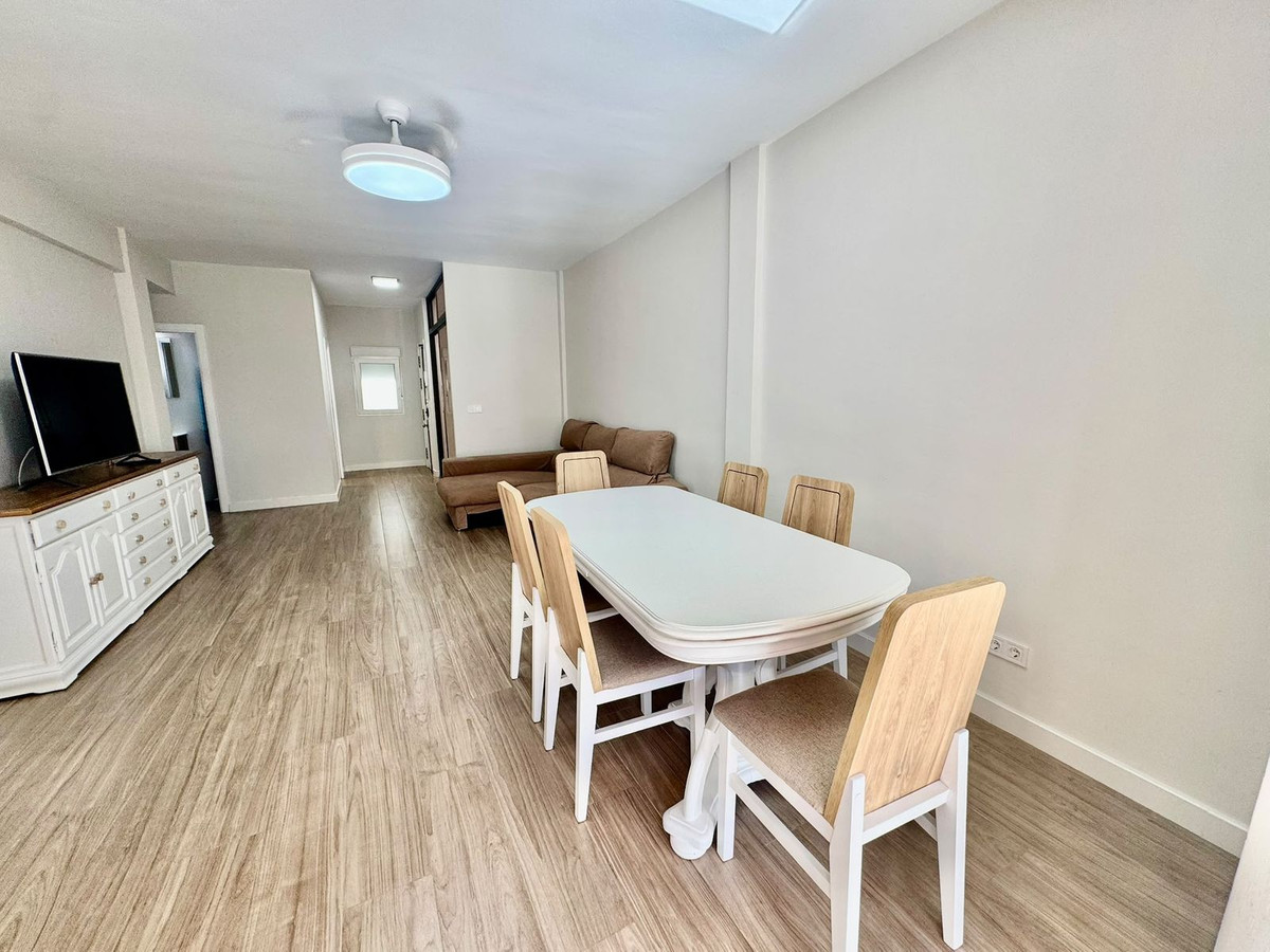 Gerenoveerd 3-slaapkamer appartement met terras in Fuengirola centrum in Fuengirola - foto 4
