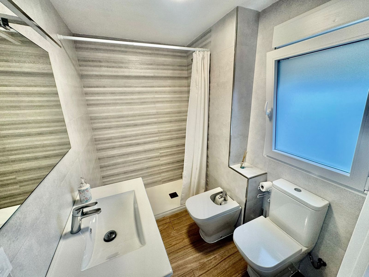 Gerenoveerd 3-slaapkamer appartement met terras in Fuengirola centrum in Fuengirola - foto 7