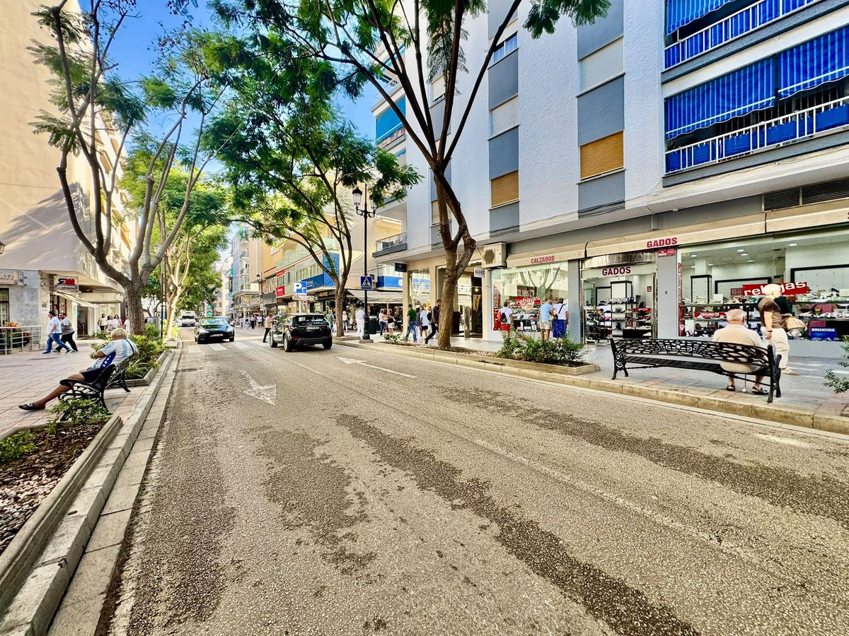 Gerenoveerd 3-slaapkamer appartement met terras in Fuengirola centrum in Fuengirola - foto 9