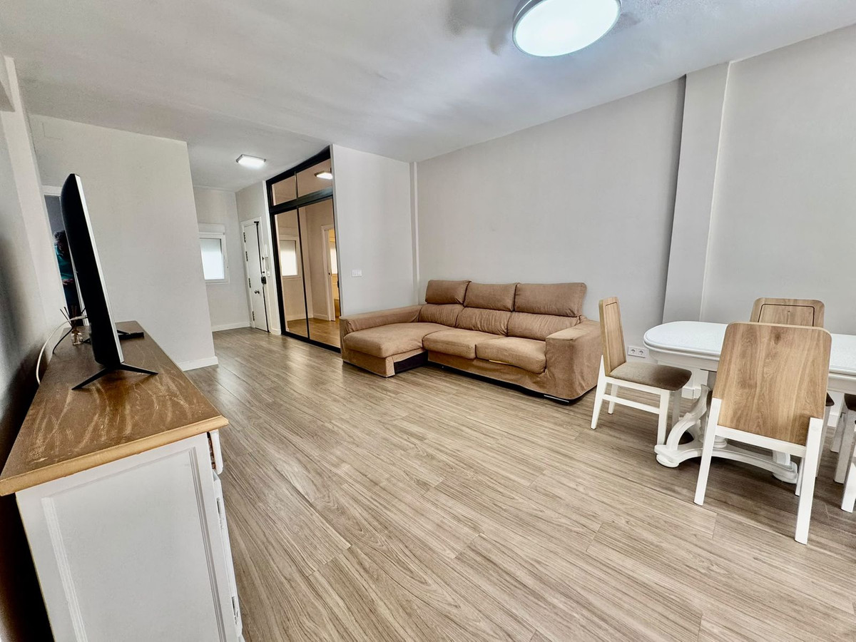 Gerenoveerd 3-slaapkamer appartement met terras in Fuengirola centrum in Fuengirola - foto 10