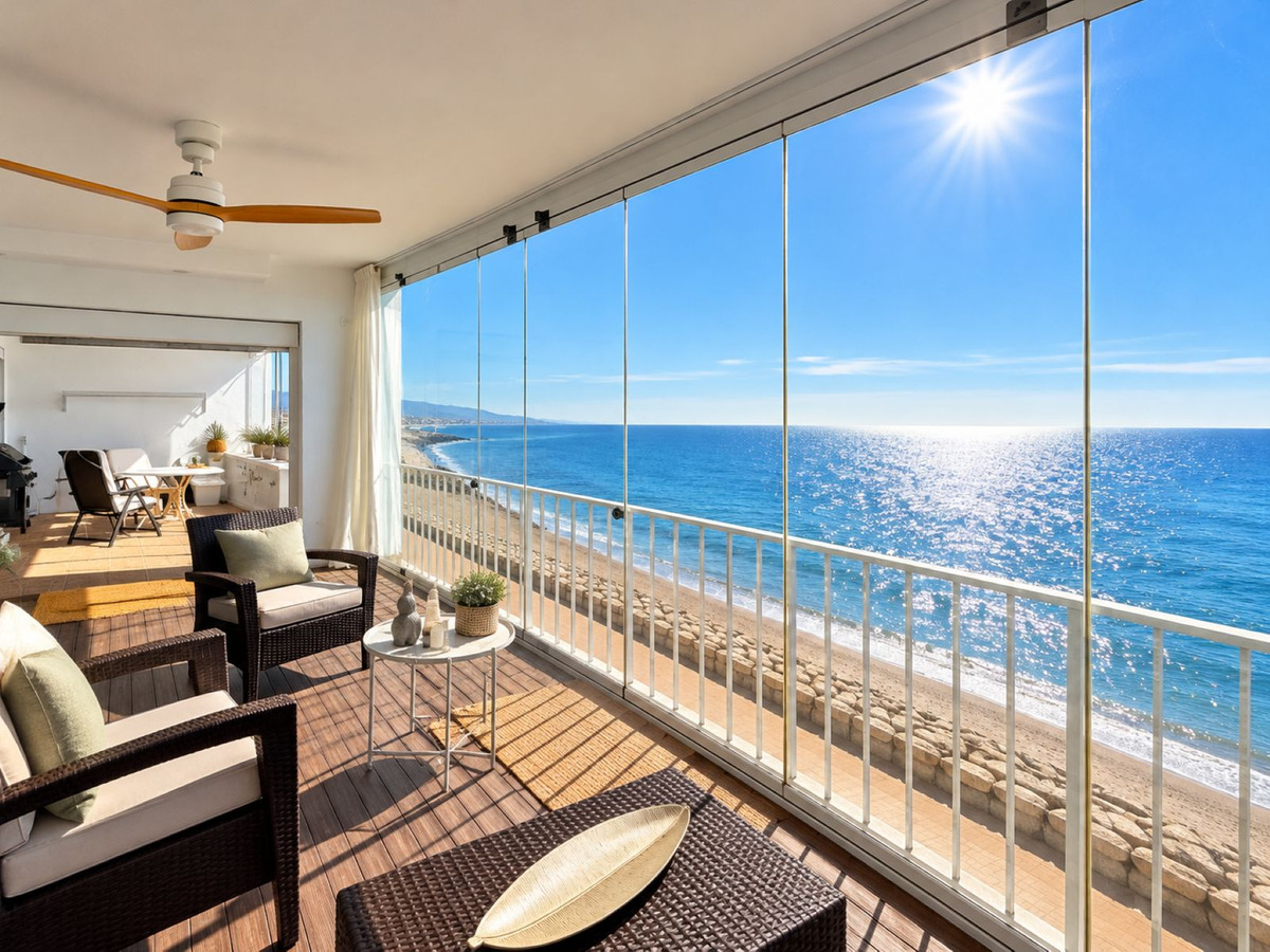 Gerenoveerd 2-slaapkamer appartement aan het strand met toeristische licentie – Estepona in Estepona - foto 3
