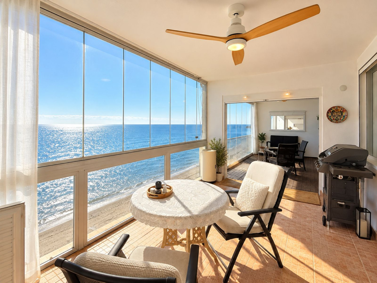 Gerenoveerd 2-slaapkamer appartement aan het strand met toeristische licentie – Estepona in Estepona - foto 6