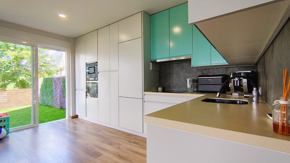 Drie-slaapkamer villa in Estepona, 600 meter van het strand in Estepona - foto 11