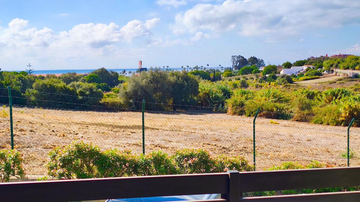 Drie-slaapkamer villa in Estepona, 600 meter van het strand in Estepona - foto 16