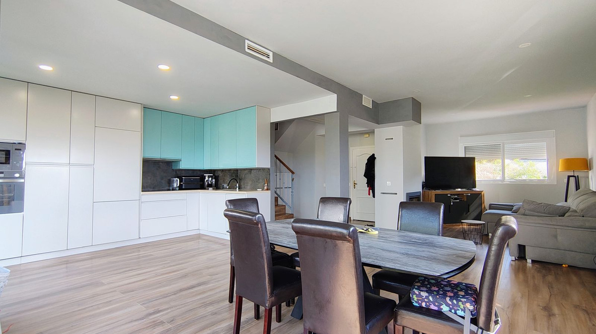 Drie-slaapkamer villa in Estepona, 600 meter van het strand in Estepona - foto 6