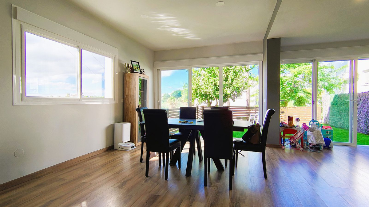 Drie-slaapkamer villa in Estepona, 600 meter van het strand in Estepona - foto 10