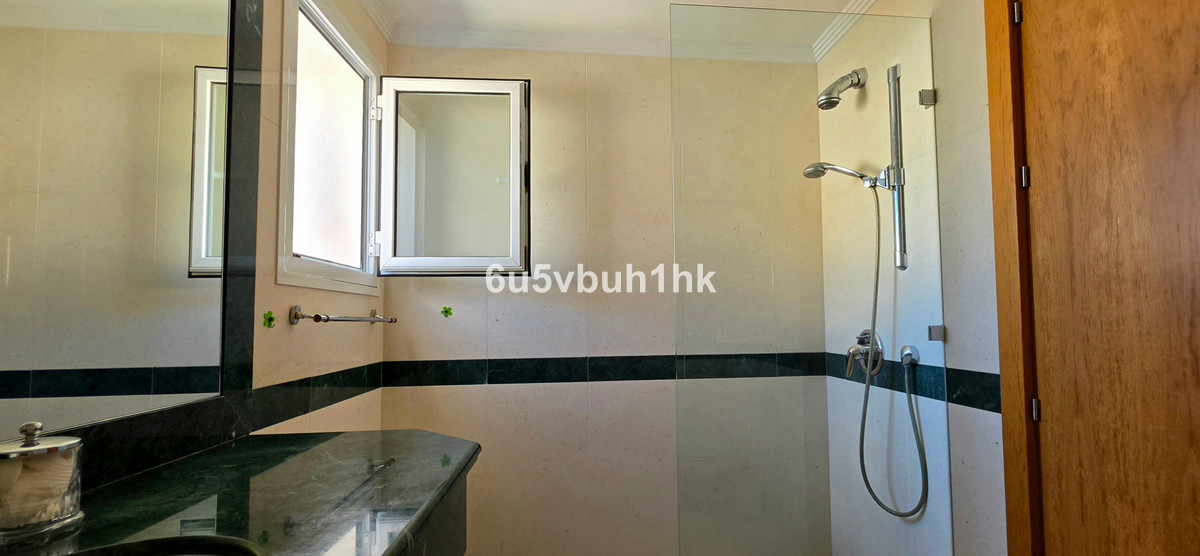Duplex penthouse met 3 slaapkamers in Los Almendros, Benahavís in Benahavís - foto 16