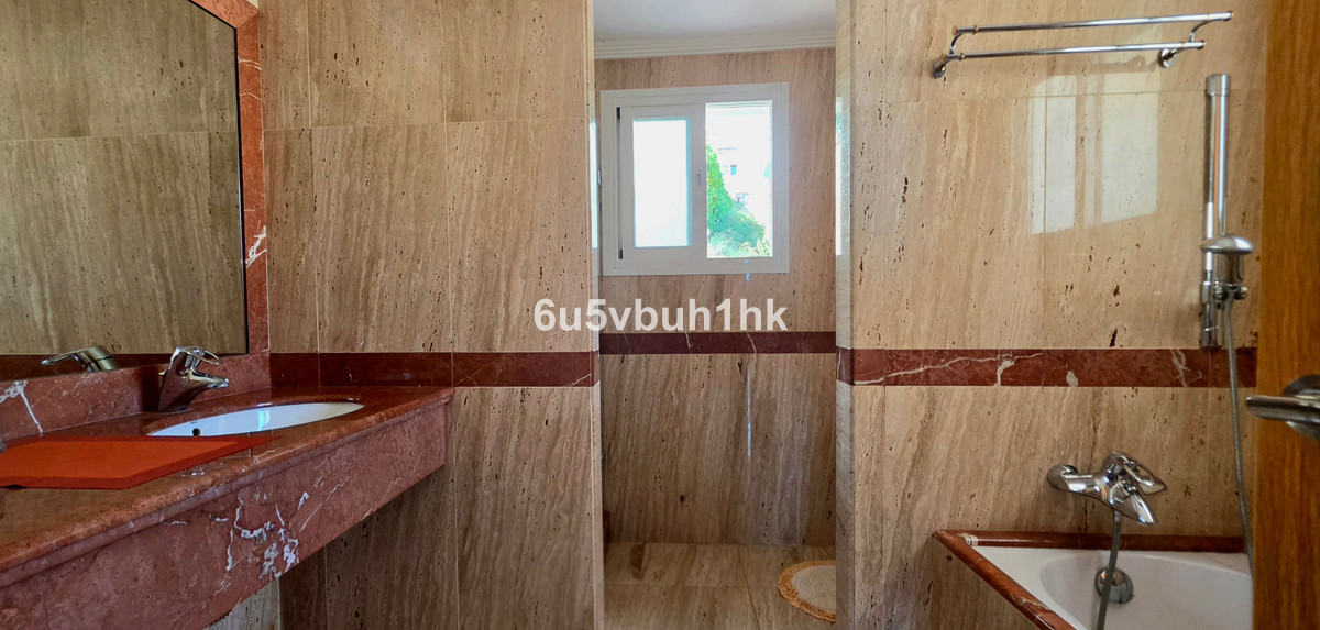Duplex penthouse met 3 slaapkamers in Los Almendros, Benahavís in Benahavís - foto 19