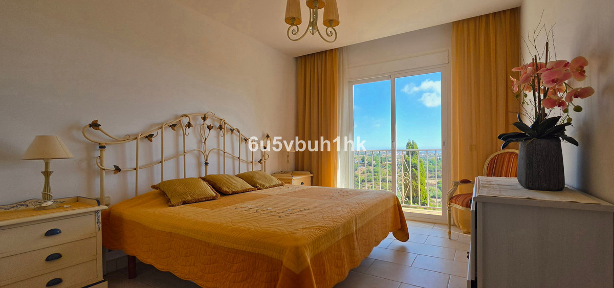 Duplex penthouse met 3 slaapkamers in Los Almendros, Benahavís in Benahavís - foto 8