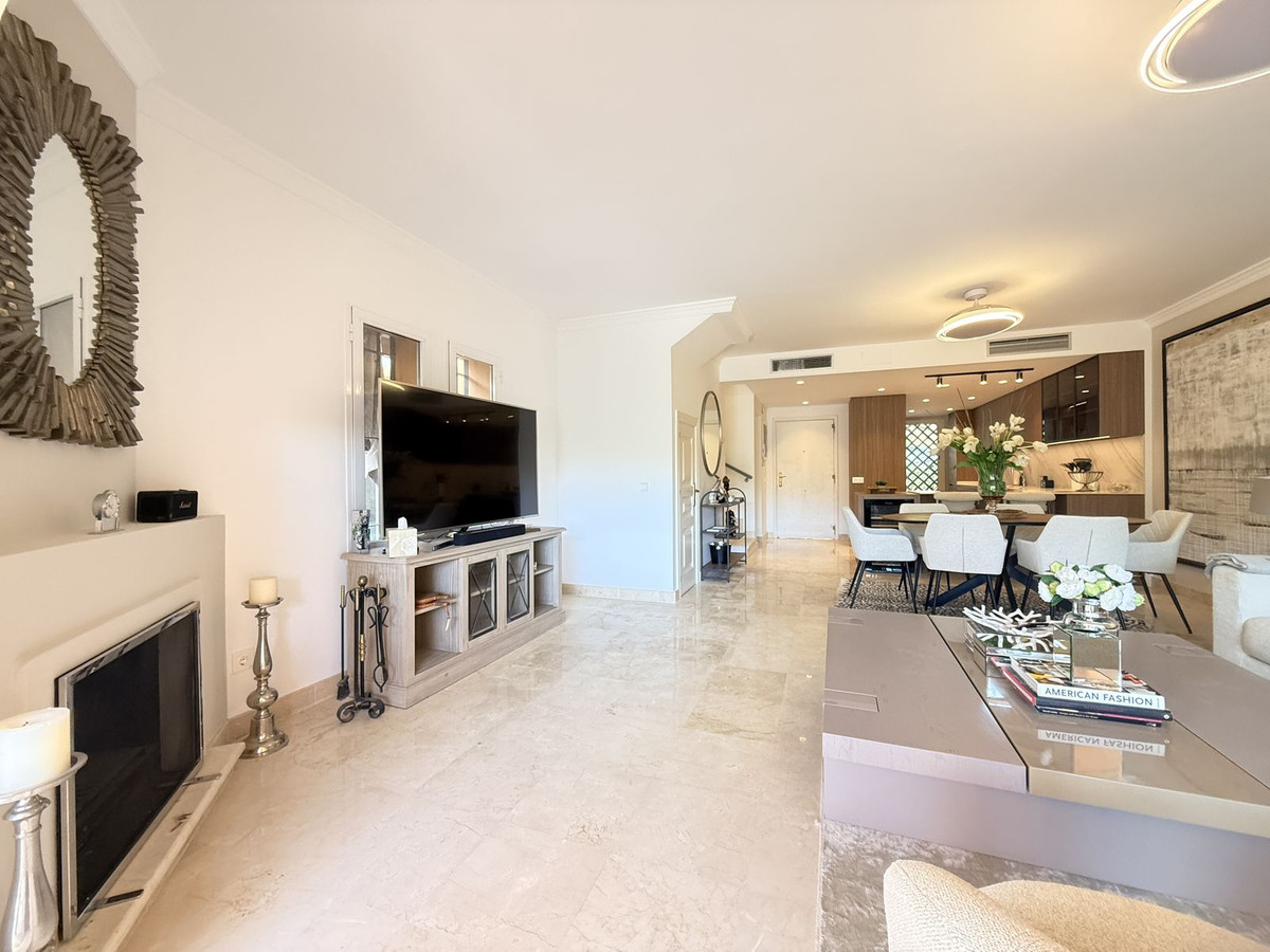 Prachtig volledig gerenoveerde hoekwoning met 4 slaapkamers – Paraíso Bellevue, Benahavís in Benahavís - foto 3