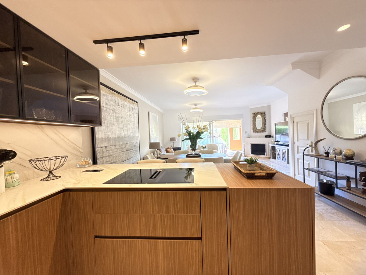 Prachtig volledig gerenoveerde hoekwoning met 4 slaapkamers – Paraíso Bellevue, Benahavís in Benahavís - foto 9