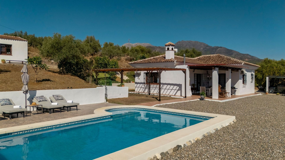 3-slaapkamer finca in Tolox met privézwembad en 15.093 m² perceel in Tolox - foto 2