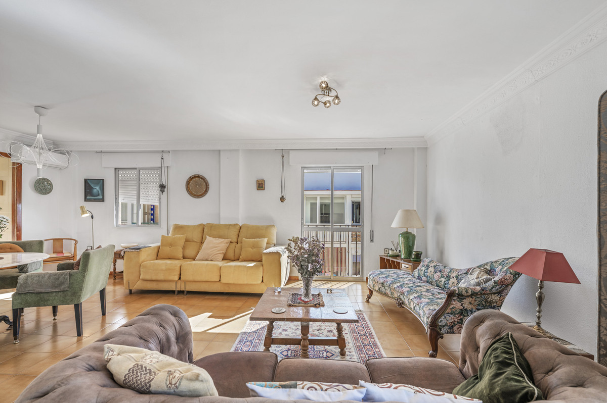 Zeldzaam éénverdiepingspenthouse met 6 slaapkamers in Estepona in Estepona - foto 4