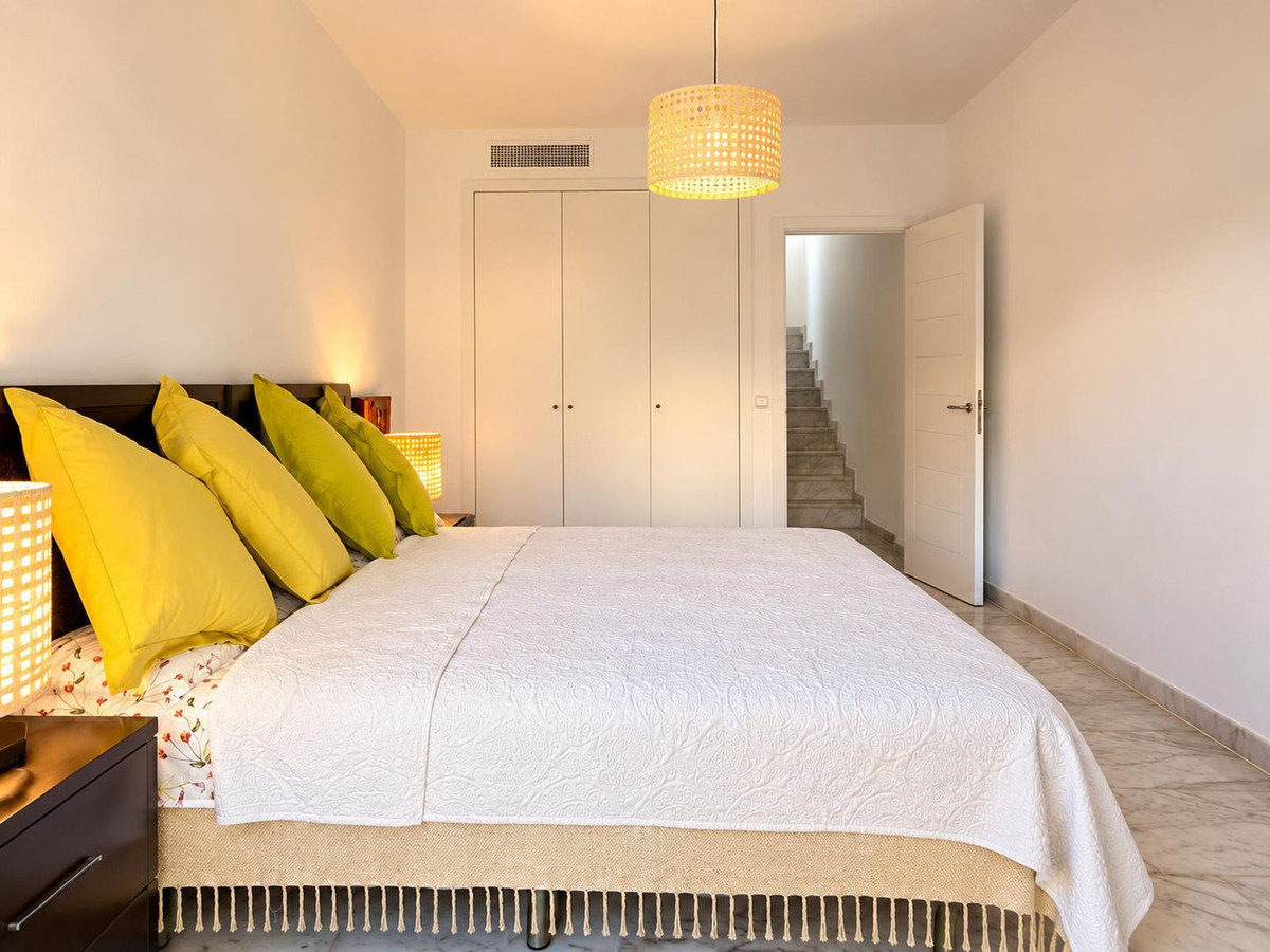 Drie slaapkamer rijwoning in Pueblo Mediterráneo, Bahía de Marbella in Bahía de Marbella - foto 7