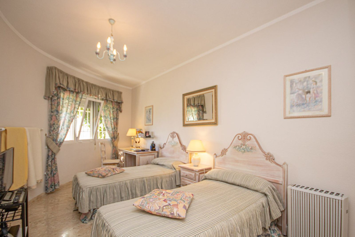 2 bedroom Apartment in Calahonda in Calahonda - foto 15
