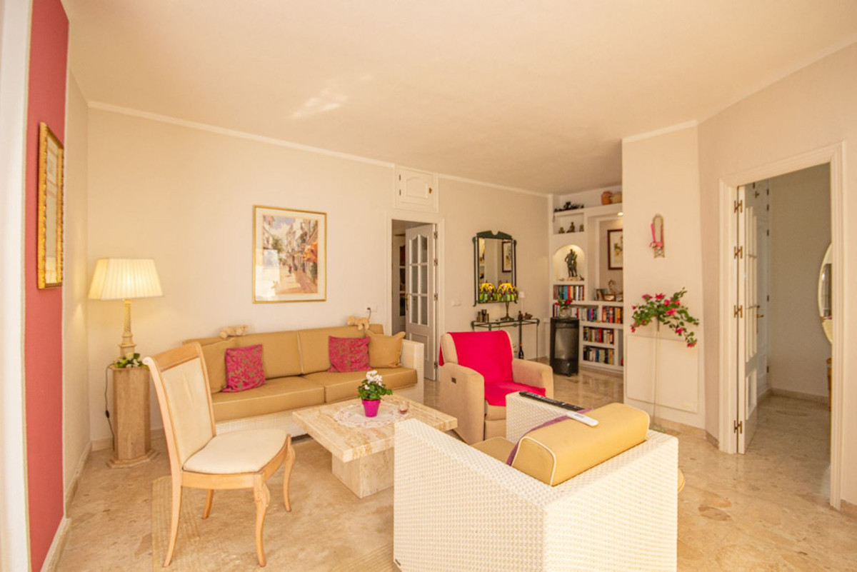 2 bedroom Apartment in Calahonda in Calahonda - foto 16