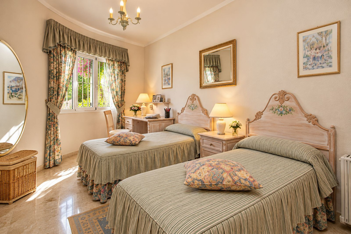 2 bedroom Apartment in Calahonda in Calahonda - foto 19