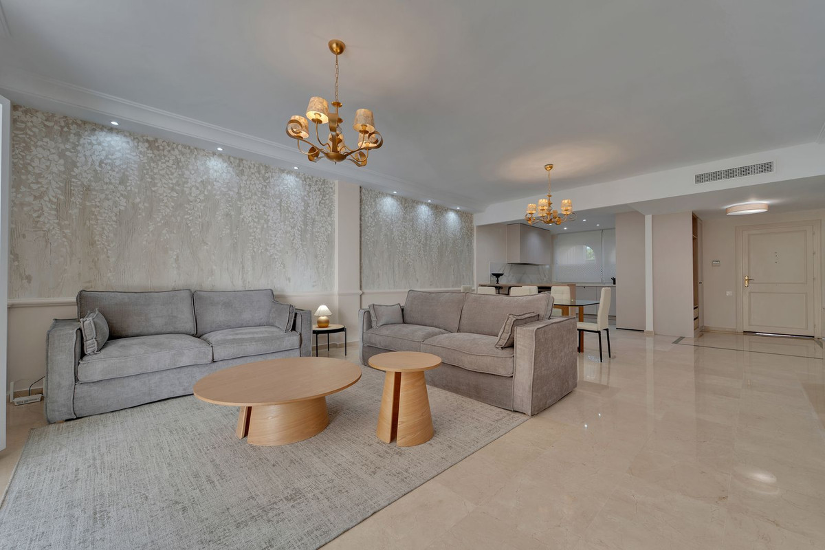 Drie-slaapkamer appartement op de begane grond met privé-tuin in Benahavís in Benahavís - foto 2
