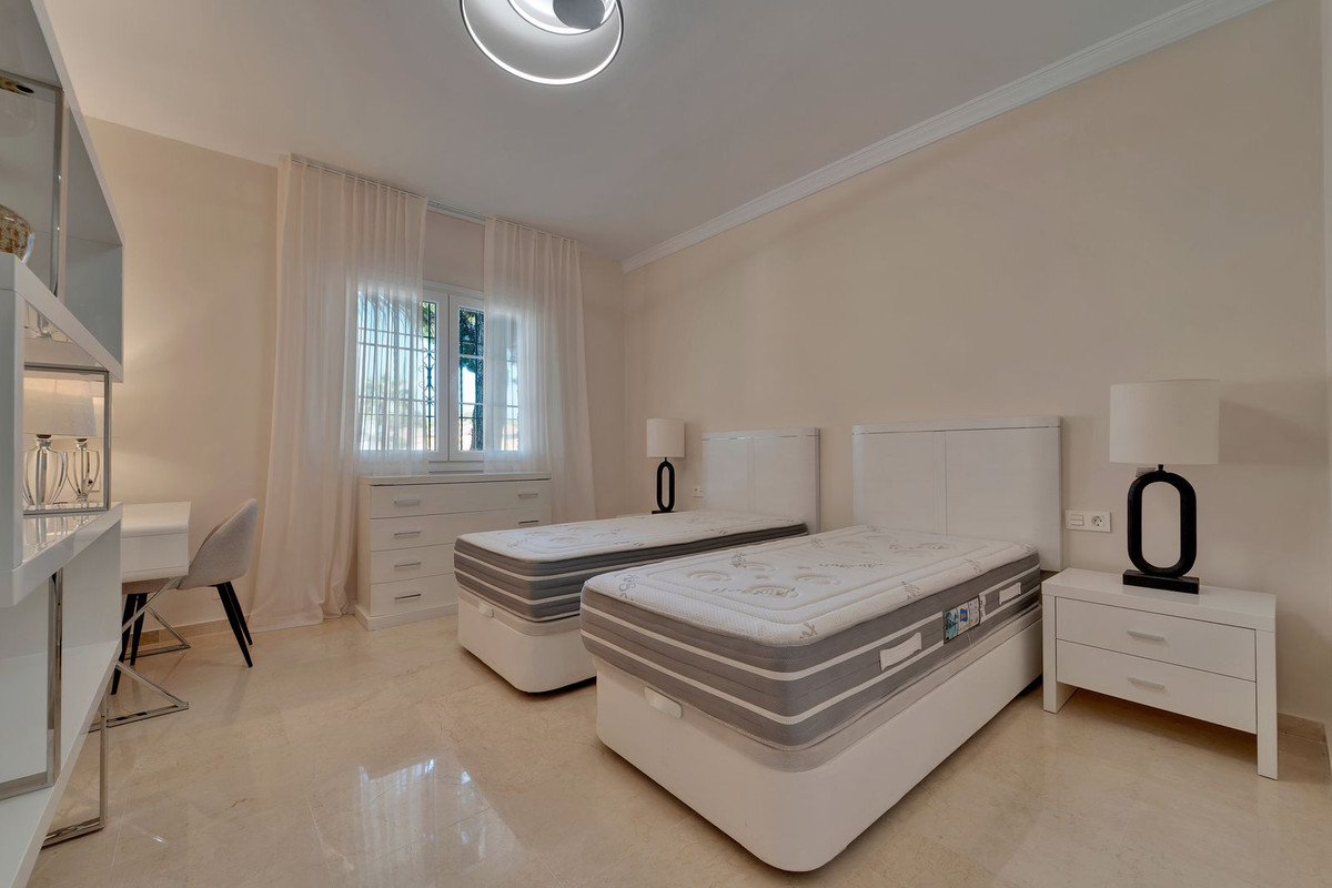 Drie-slaapkamer appartement op de begane grond met privé-tuin in Benahavís in Benahavís - foto 11