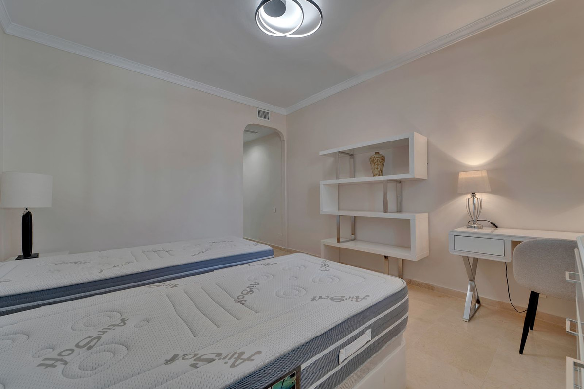 Drie-slaapkamer appartement op de begane grond met privé-tuin in Benahavís in Benahavís - foto 12