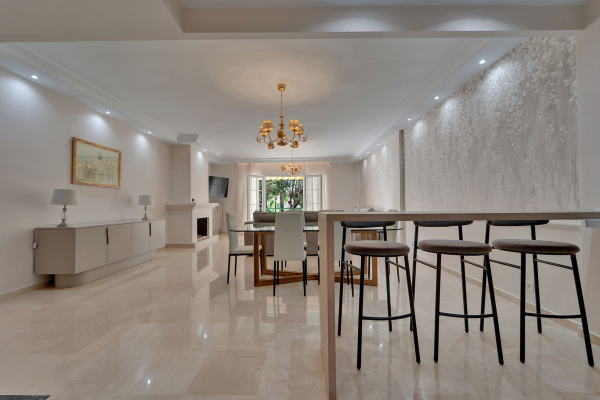 Drie-slaapkamer appartement op de begane grond met privé-tuin in Benahavís in Benahavís - foto 5