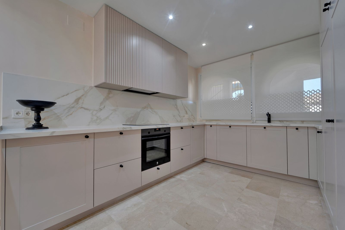 Drie-slaapkamer appartement op de begane grond met privé-tuin in Benahavís in Benahavís - foto 6