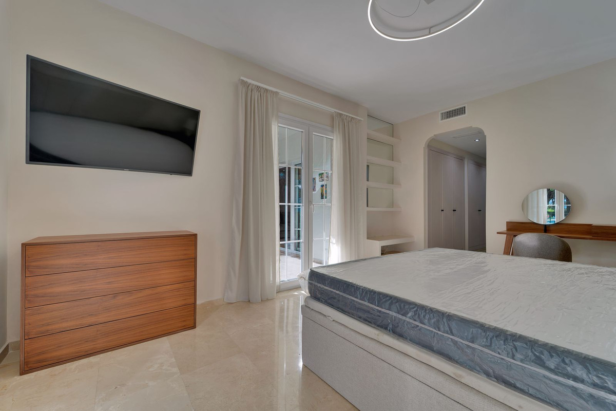 Drie-slaapkamer appartement op de begane grond met privé-tuin in Benahavís in Benahavís - foto 10