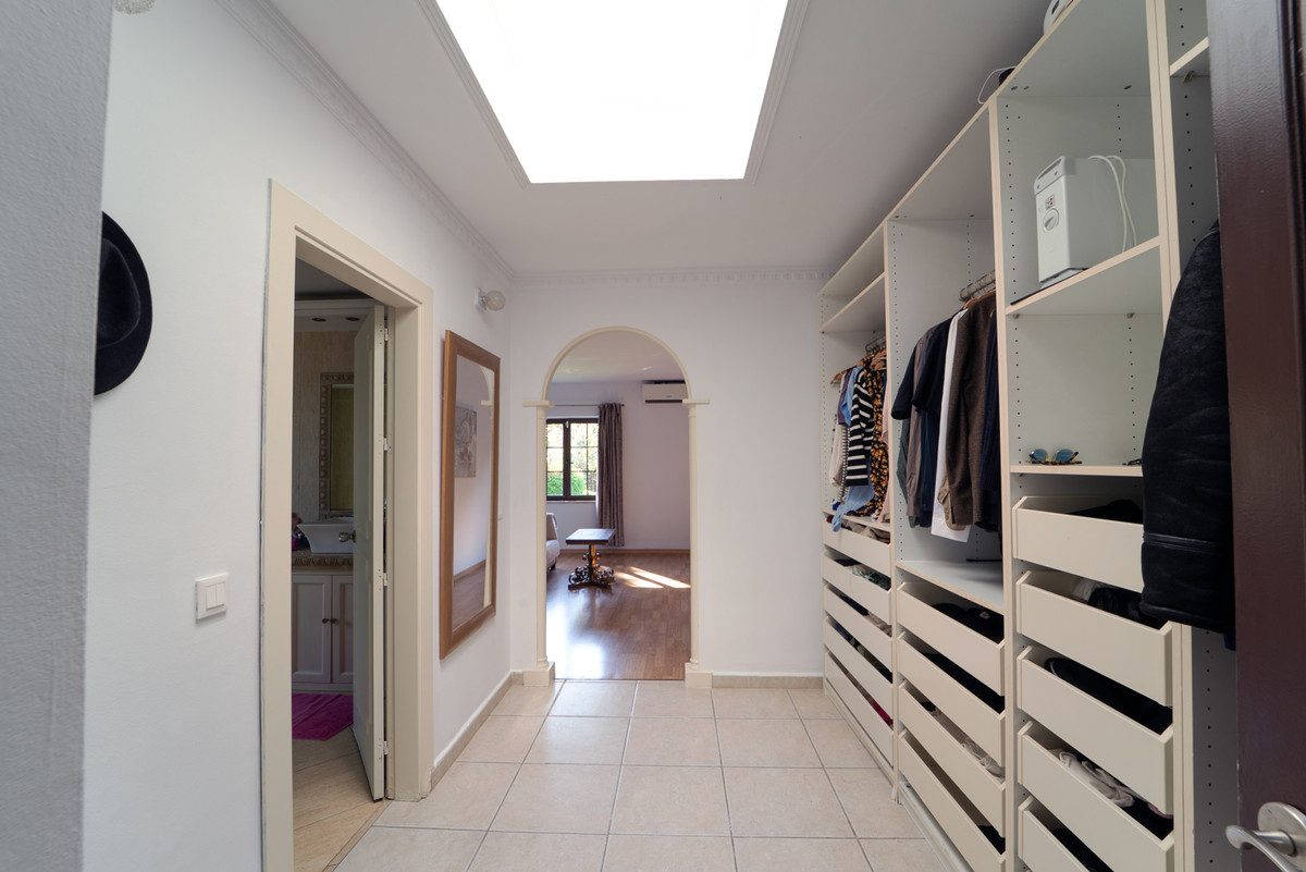 8 bedroom House in Marbesa in Marbesa - foto 19