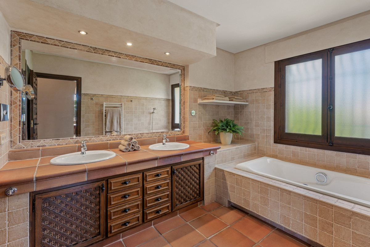 Villa met 6 slaapkamers in Los Monteros, Marbella in Los Monteros - foto 18