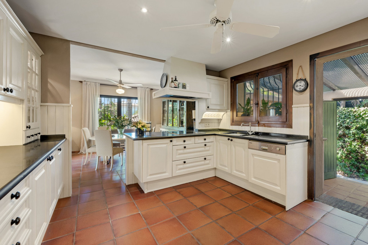 Villa met 6 slaapkamers in Los Monteros, Marbella in Los Monteros - foto 6