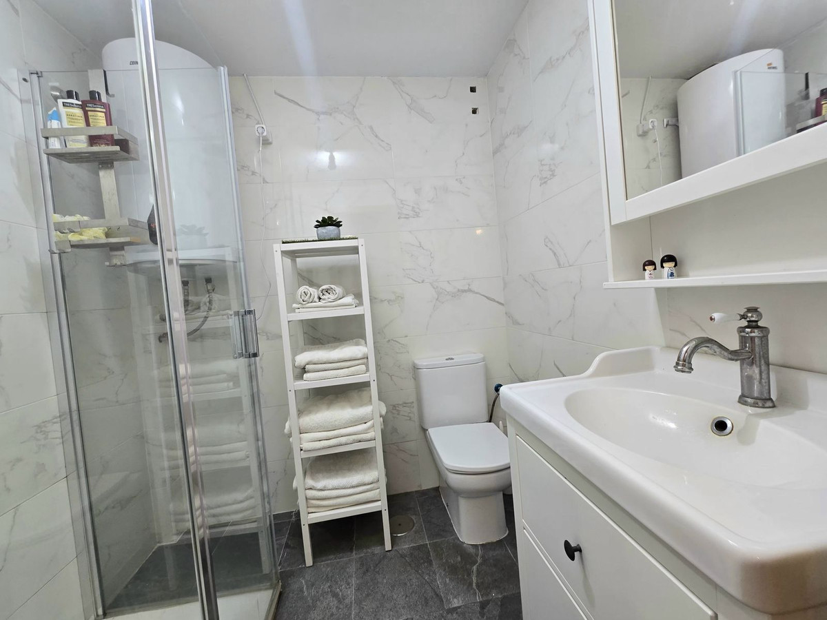 2 bedroom Apartment in Torremolinos in Torremolinos - foto 13