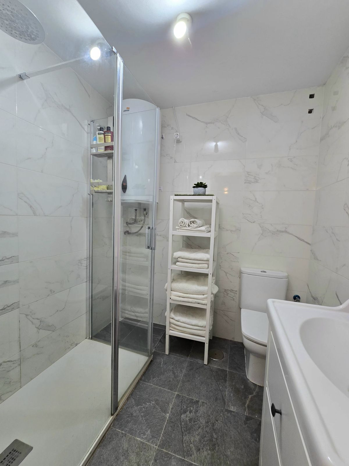 2 bedroom Apartment in Torremolinos in Torremolinos - foto 14