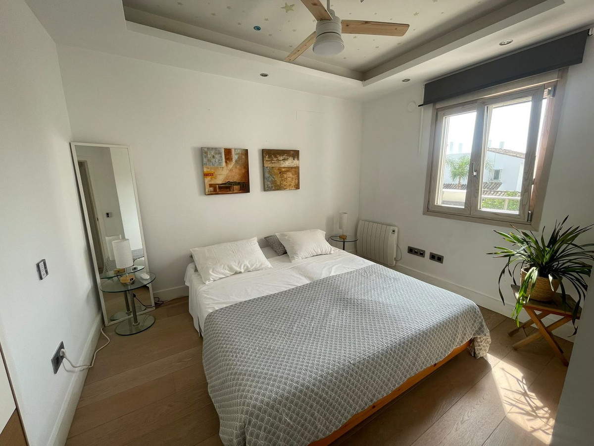 Vrijstaande villa met vijf slaapkamers en privézwembad in Jardines de la Atalaya, Estepona in Atalaya - foto 13