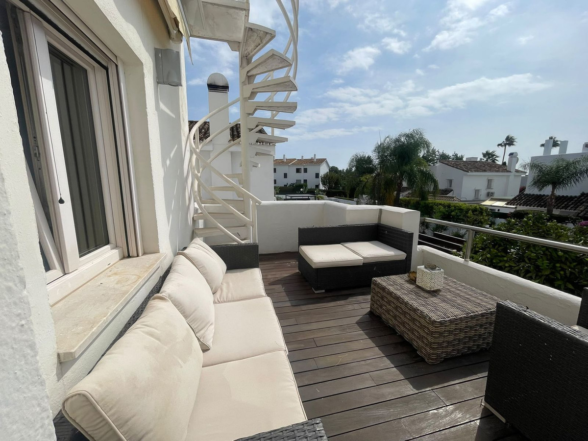 Vrijstaande villa met vijf slaapkamers en privézwembad in Jardines de la Atalaya, Estepona in Atalaya - foto 4