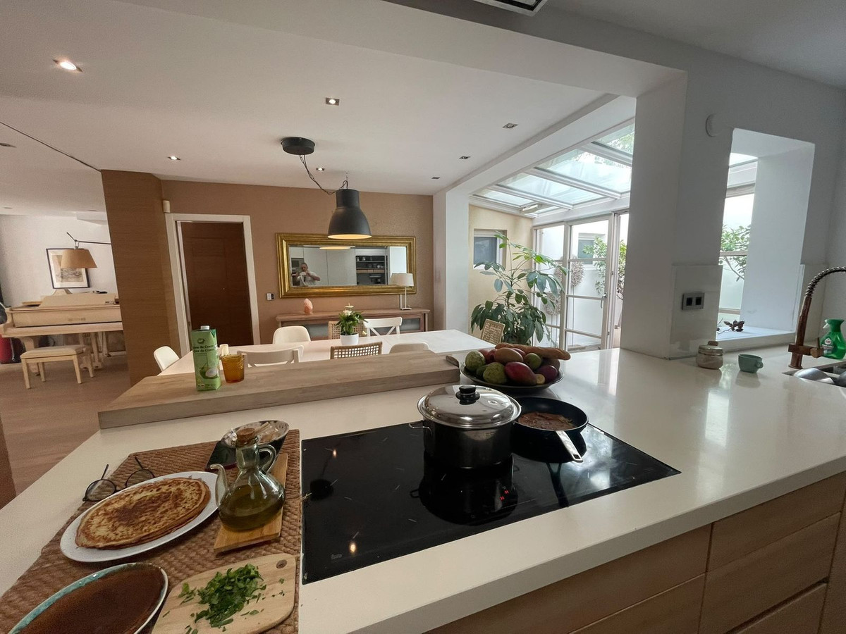 Vrijstaande villa met vijf slaapkamers en privézwembad in Jardines de la Atalaya, Estepona in Atalaya - foto 8