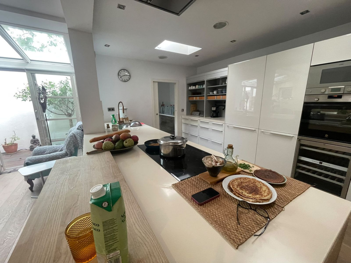 Vrijstaande villa met vijf slaapkamers en privézwembad in Jardines de la Atalaya, Estepona in Atalaya - foto 9