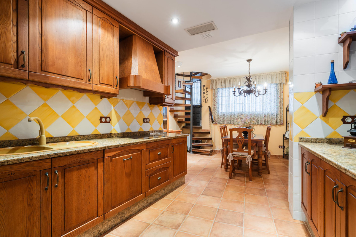 4 bedroom House in Istán in Istán - foto 12