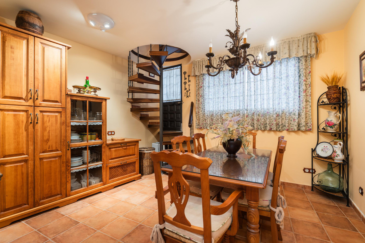 4 bedroom House in Istán in Istán - foto 13