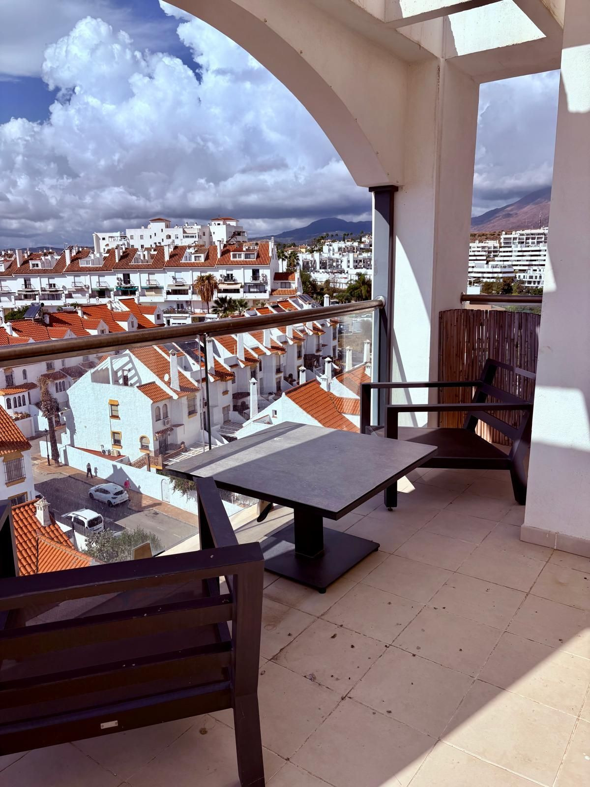 Penthouse met panoramisch zeezicht in Las Mesas, Estepona in Estepona - foto 2