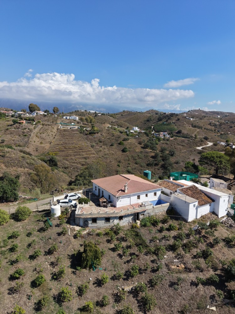 Finca met 6 slaapkamers in Benamargosa, Málaga in Benamargosa - foto 2