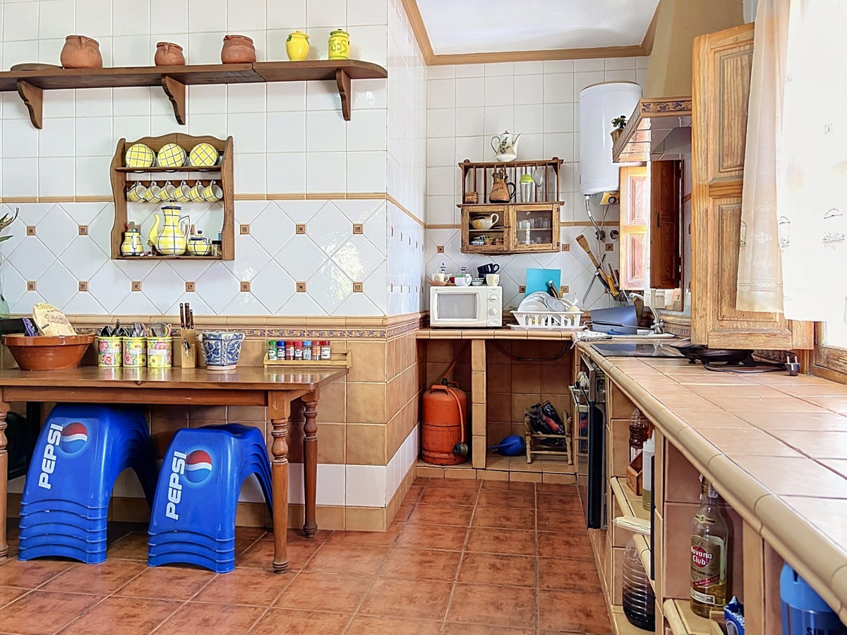 Finca met 6 slaapkamers in Benamargosa, Málaga in Benamargosa - foto 12