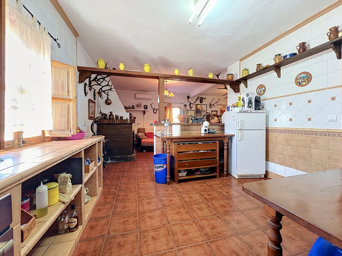 Finca met 6 slaapkamers in Benamargosa, Málaga in Benamargosa - foto 13