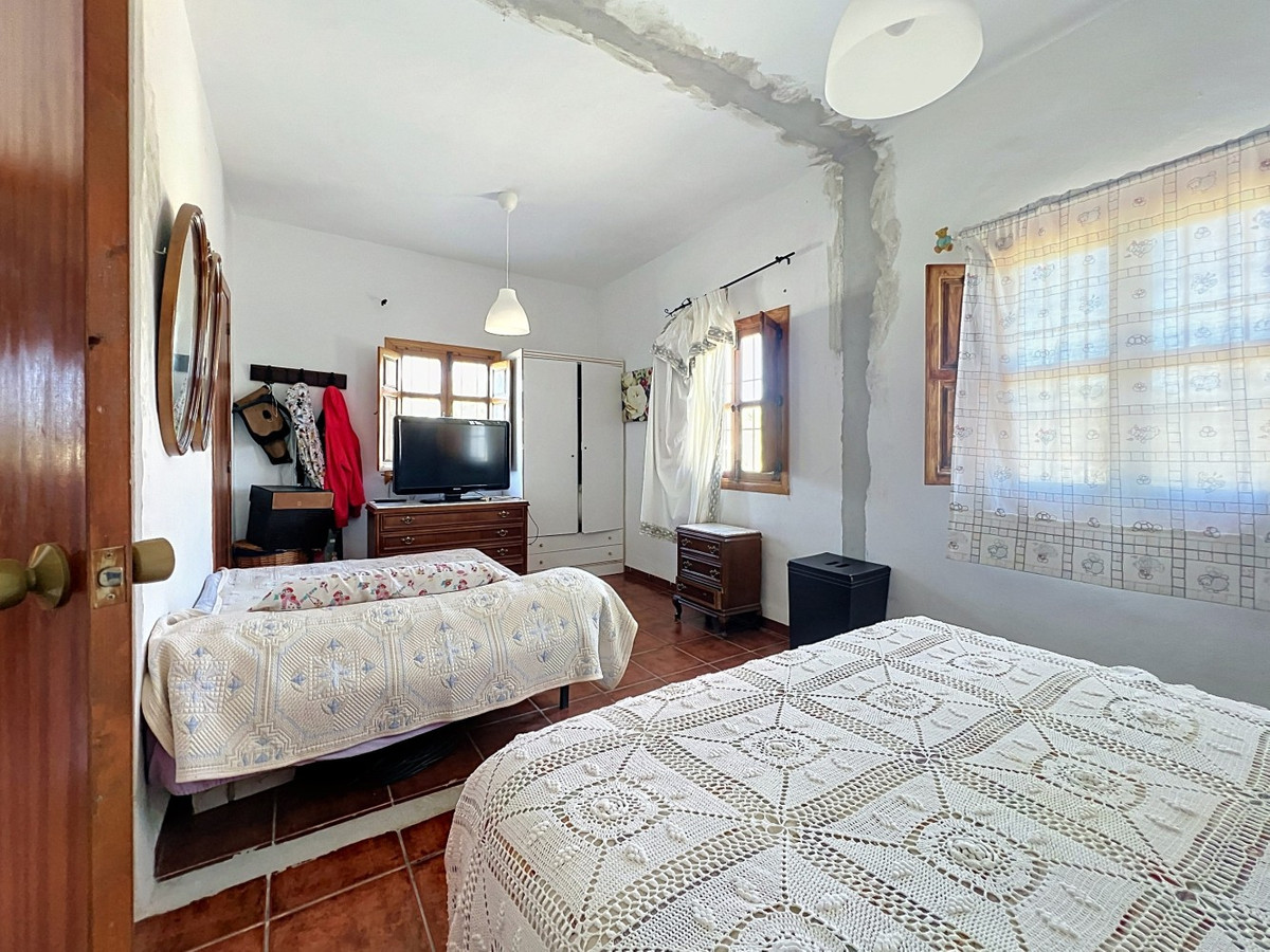 Finca met 6 slaapkamers in Benamargosa, Málaga in Benamargosa - foto 14
