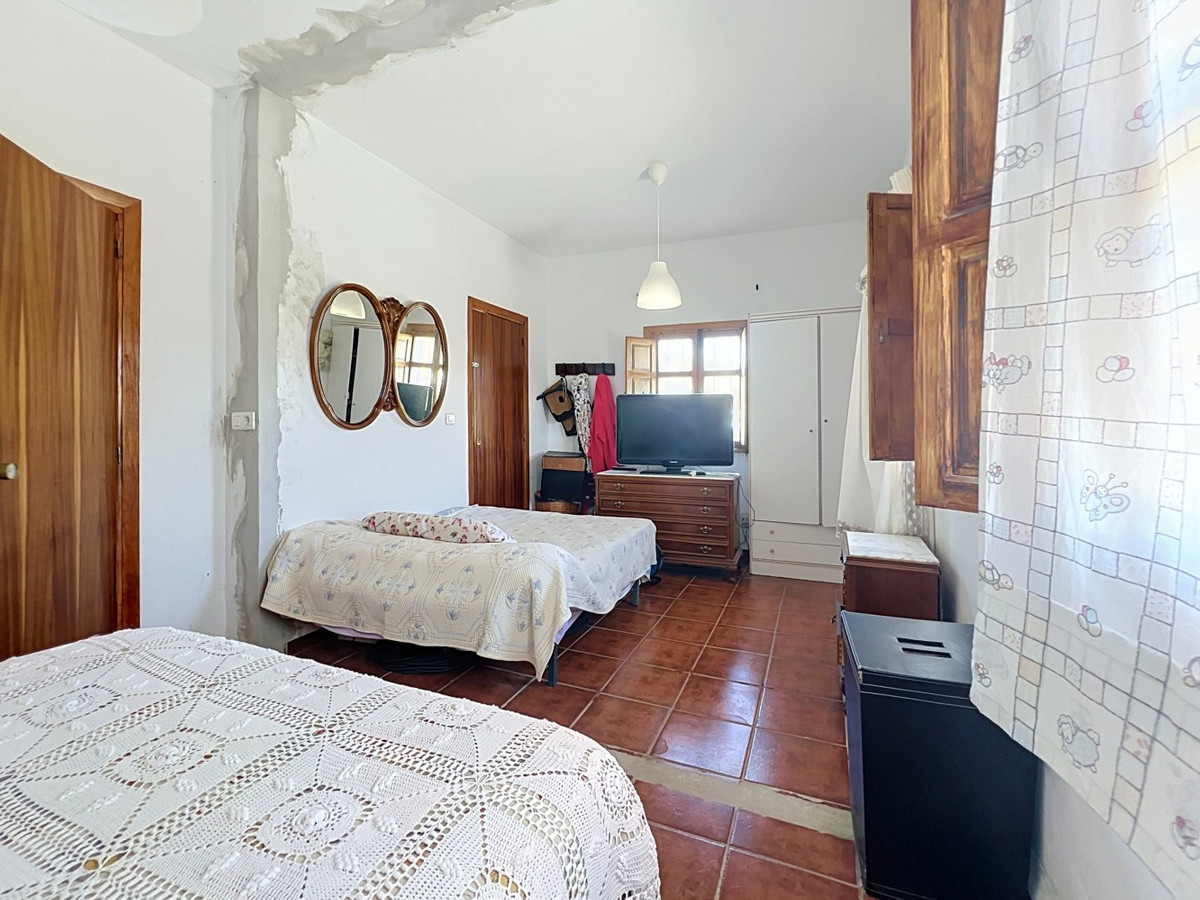 Finca met 6 slaapkamers in Benamargosa, Málaga in Benamargosa - foto 15