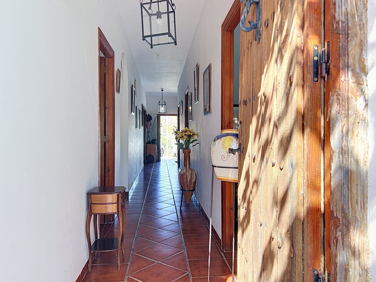 Finca met 6 slaapkamers in Benamargosa, Málaga in Benamargosa - foto 4