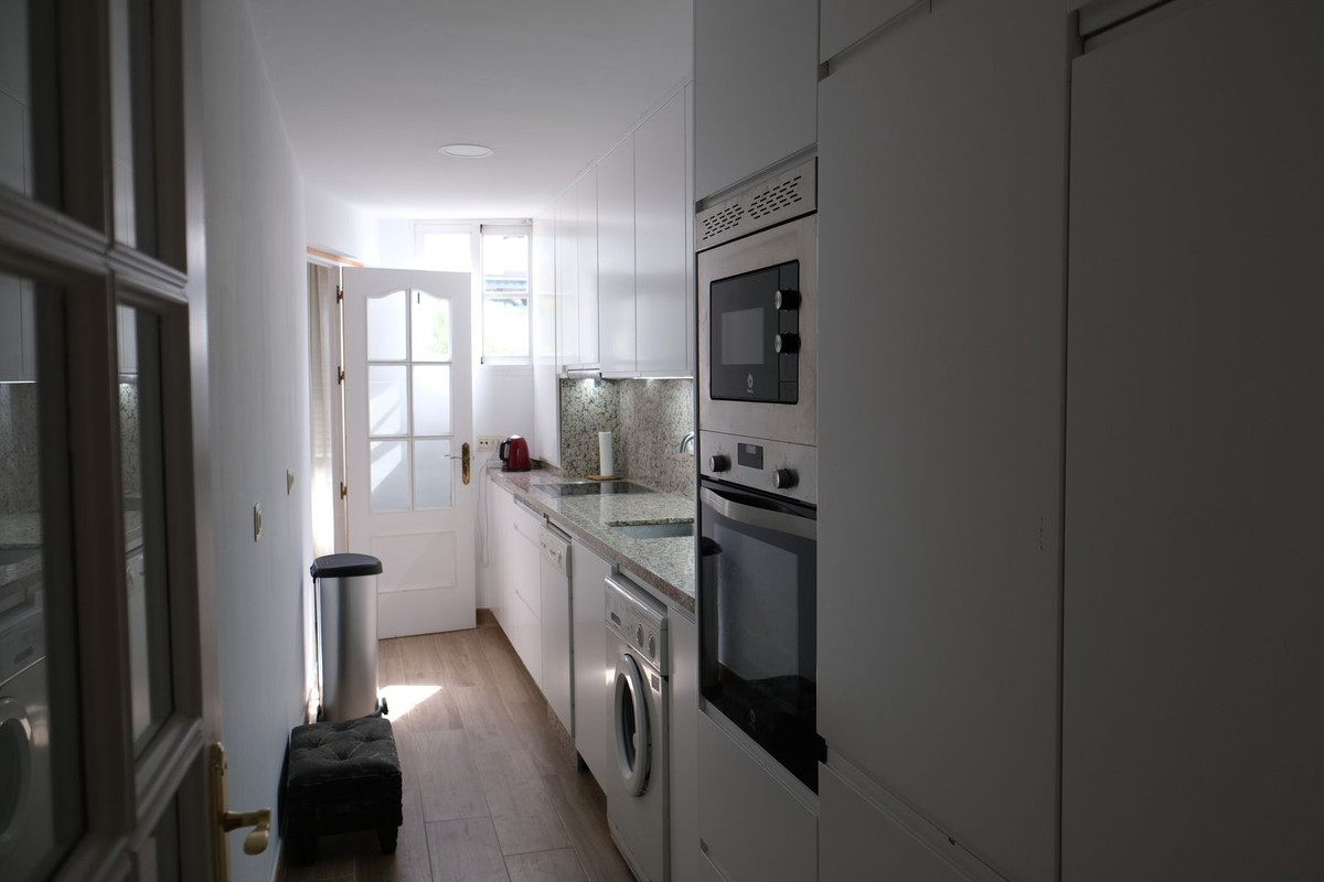 Drie-slaapkamerappartement aan Marbella’s promenade met zeezicht in Marbella - foto 7