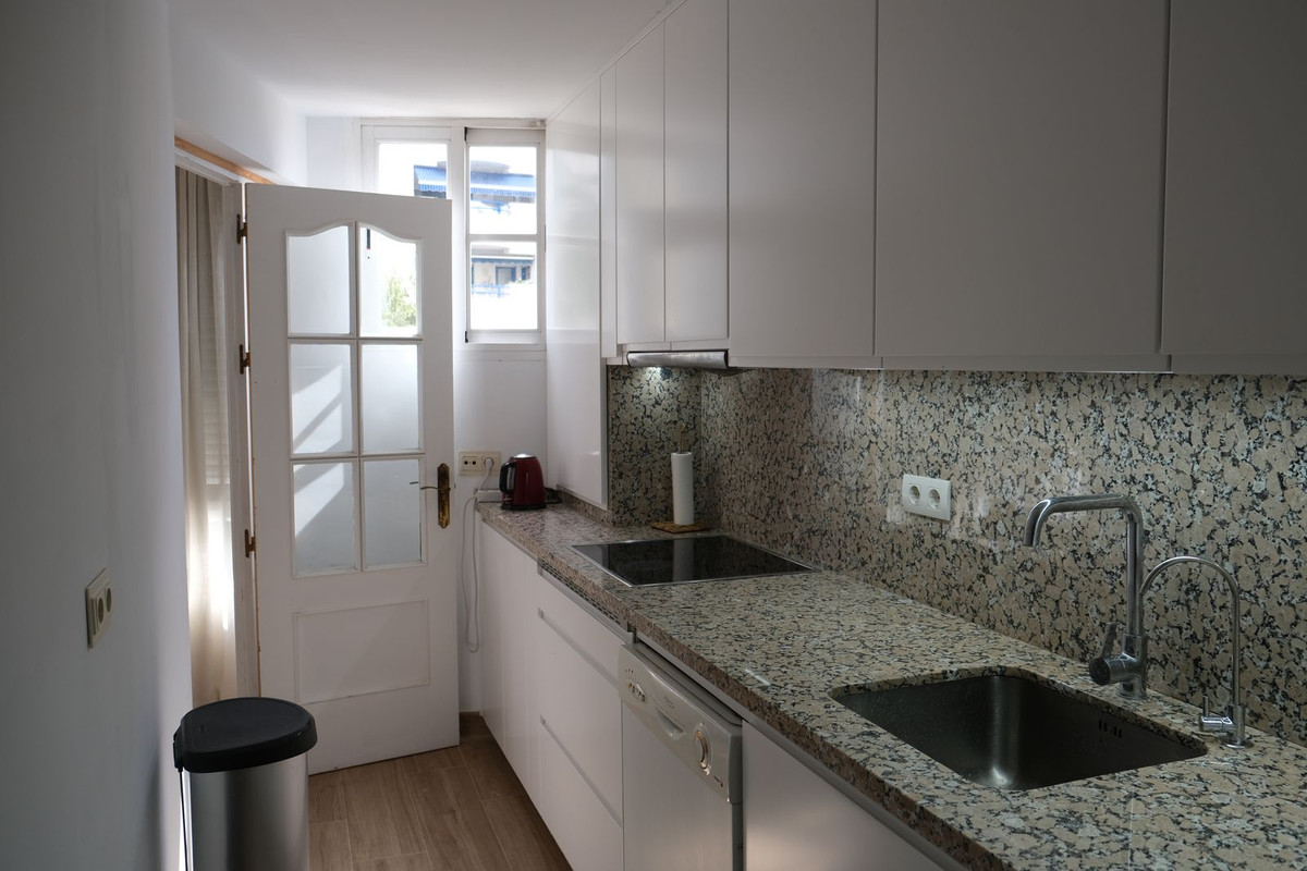 Drie-slaapkamerappartement aan Marbella’s promenade met zeezicht in Marbella - foto 8