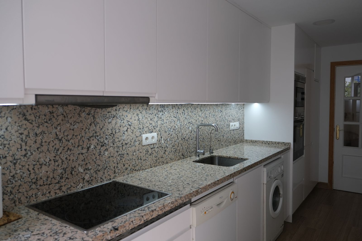 Drie-slaapkamerappartement aan Marbella’s promenade met zeezicht in Marbella - foto 9